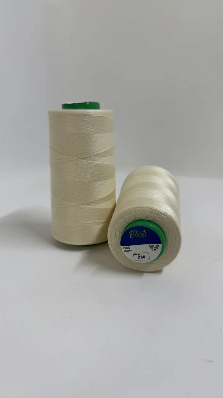 Нитка армована Peri 28s/2 2500м у бежевому кольорі для швейних машин