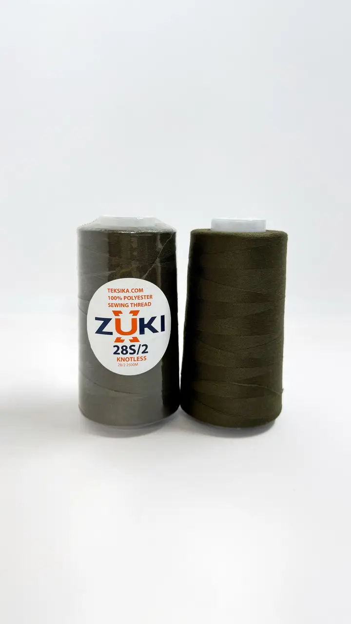 Нитка армована ZUKI 28/2 2500м оливкова колір 18-0426 на швейній машині